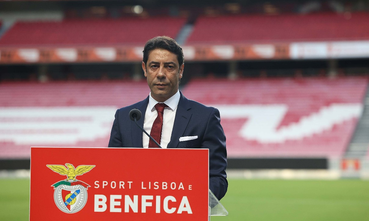 Benfica arrasa Sporting e aproxima-se da revalidação do título