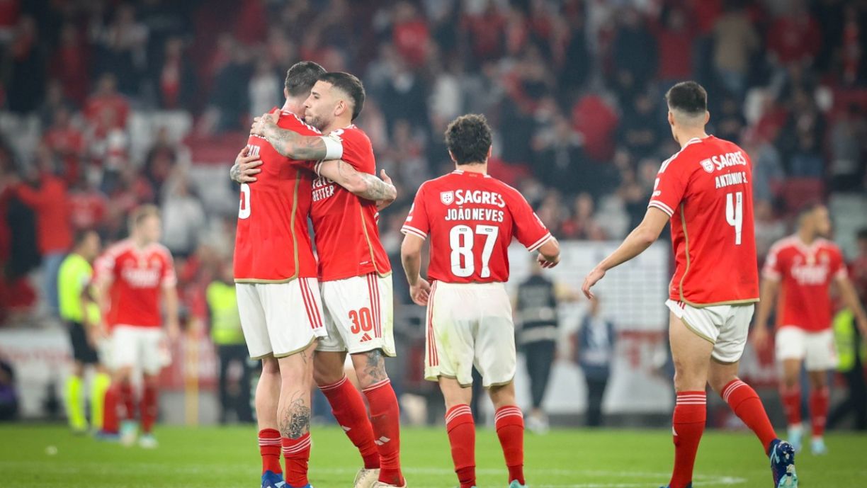 RECONHECIMENTO É MUITO BONITO E MERECIDO! CRAQUE DO BENFICA VENCE PRÉMIO DE  MELHOR JOGADOR DO MÊS E ESMAGA A CONCORRÊNCIA