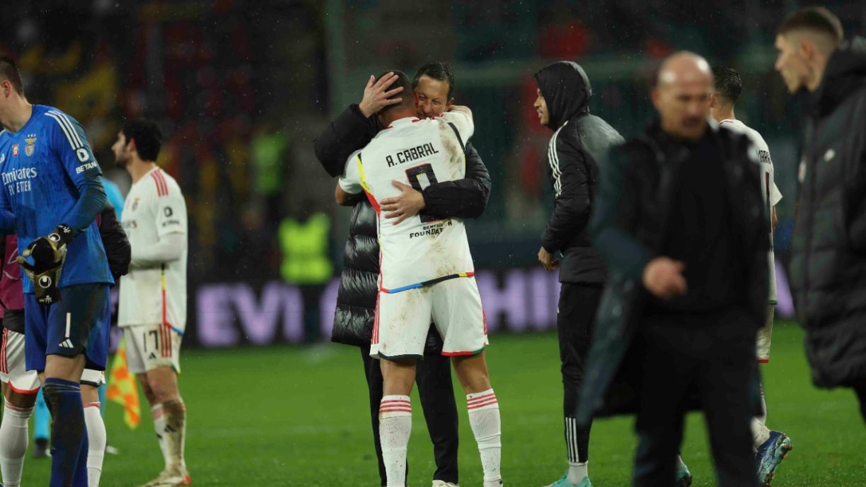 FOI SÓ NA BOLA'! VITÓRIA DO BENFICA DIANTE DO SALZBURGO NA LIGA DOS  CAMPEÕES FOI 'LIMPINHA': BOA GESTÃO DOS LANCES