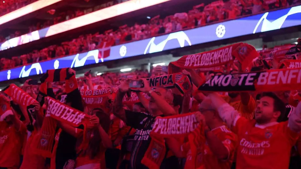 Defesa da formação do Benfica lamenta eliminação na Liga dos Campeões