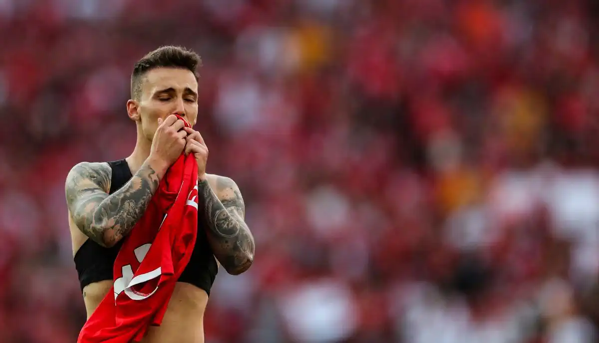 Antes de meia-final da Liga Europa, Grimaldo rasga-se de amores pelo Benfica: "Muito difícil"