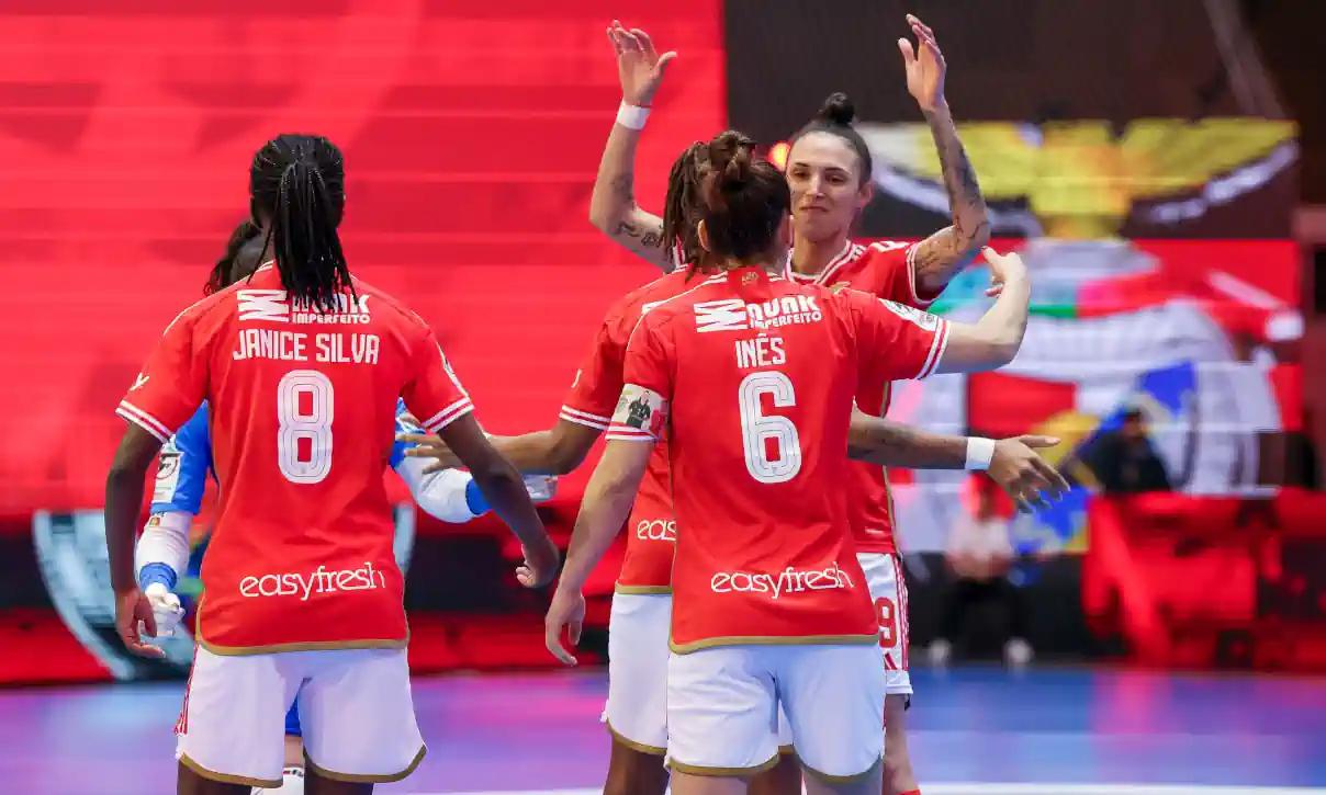 A equipa de futsal feminino do Benfica defrontou e venceu o Torreense