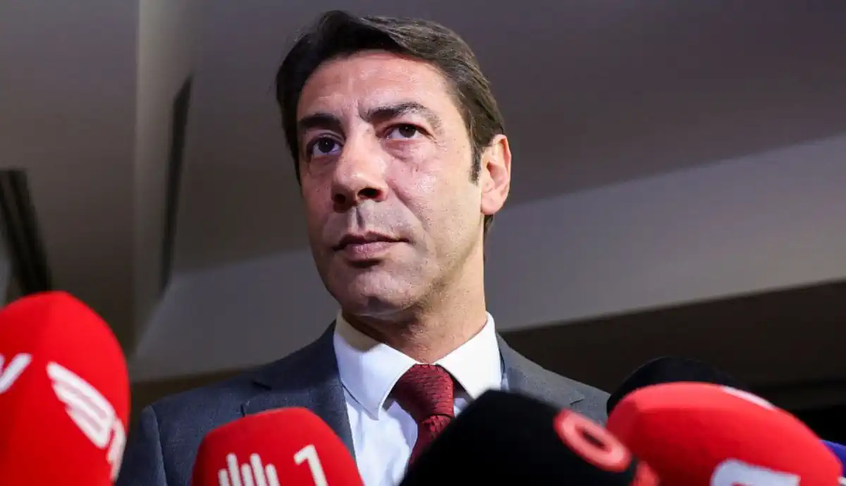 Diretor desportivo de alvo do Benfica garante saber das negociações com Rui Costa