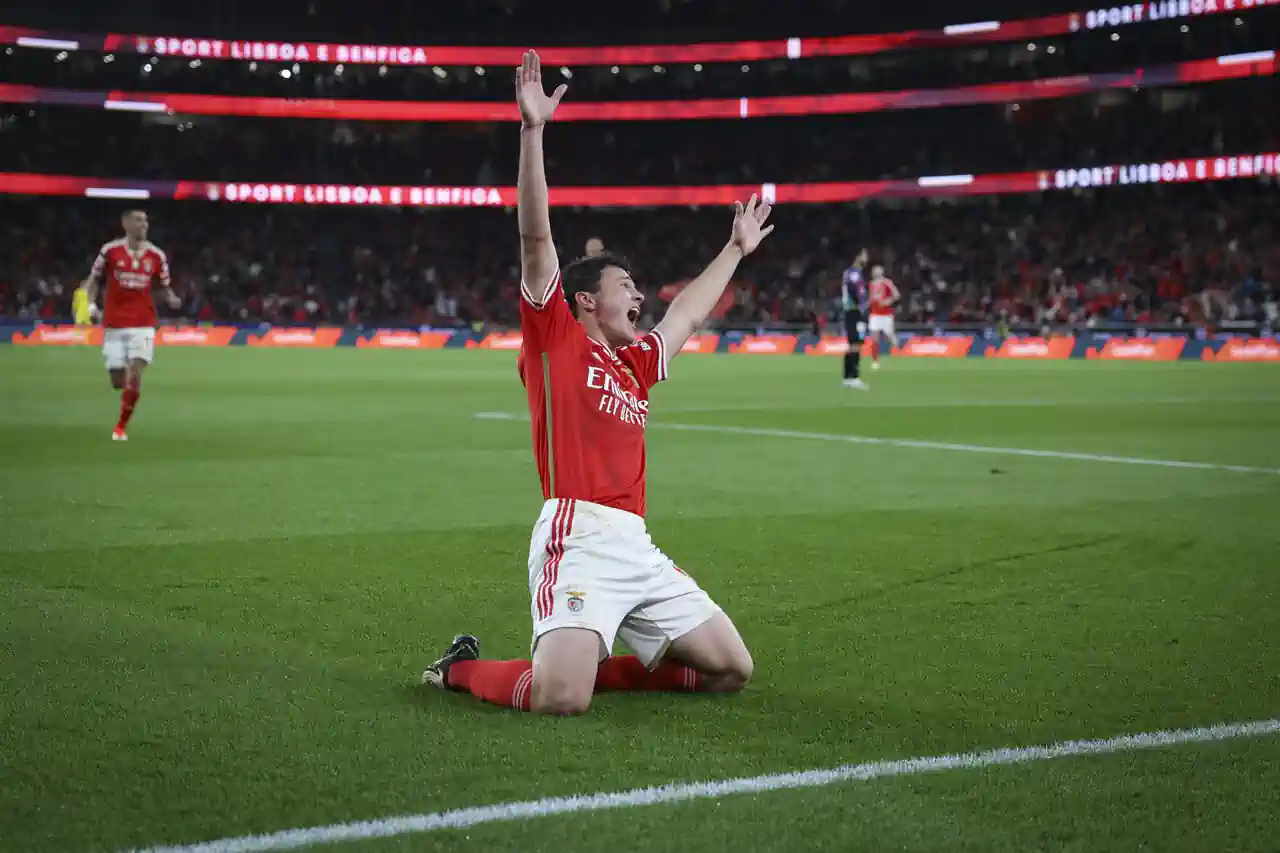 EM MOMENTO DE ESTRELA NO BENFICA - CHAVES, JOÃO NEVES FAZ DEDICATÓRIA ESPECIAL