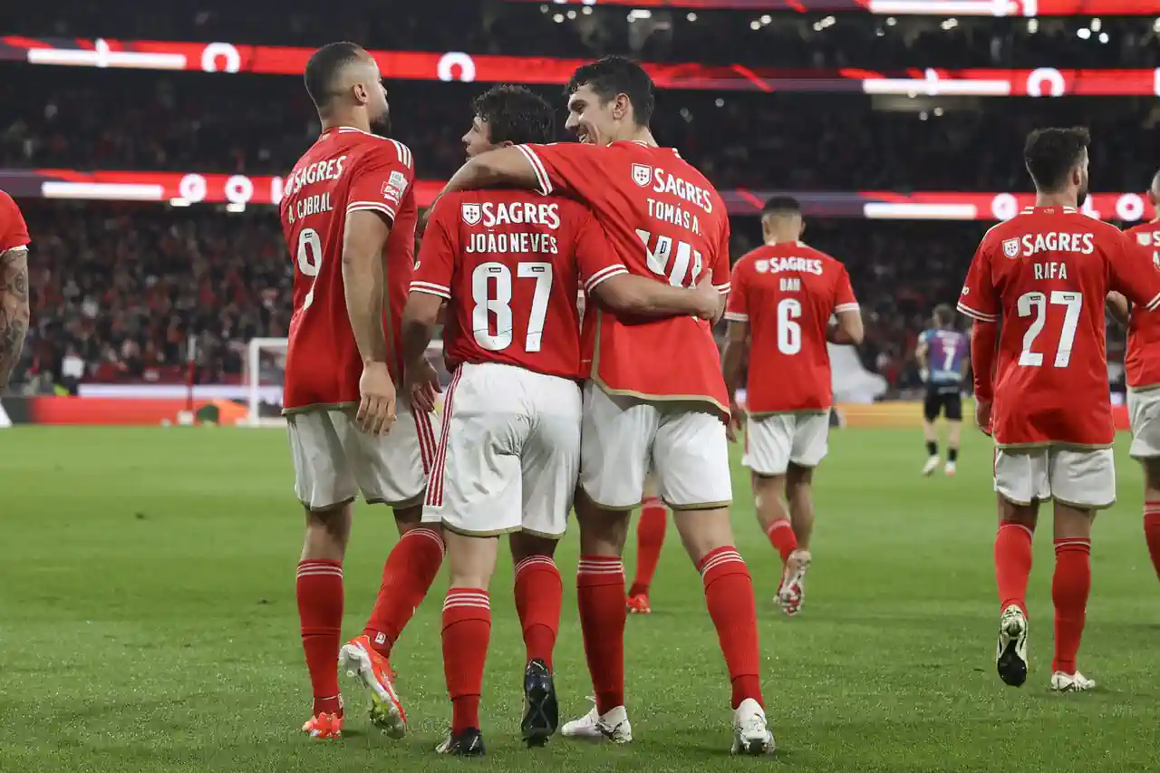 Milhões venceram: estrela do Benfica vai rumar ao... Galatasaray