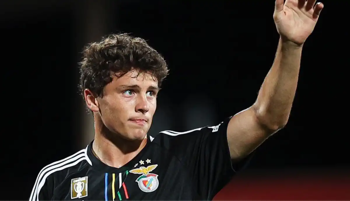 João Neves é, aos 19 anos, uma das referências do Benfica