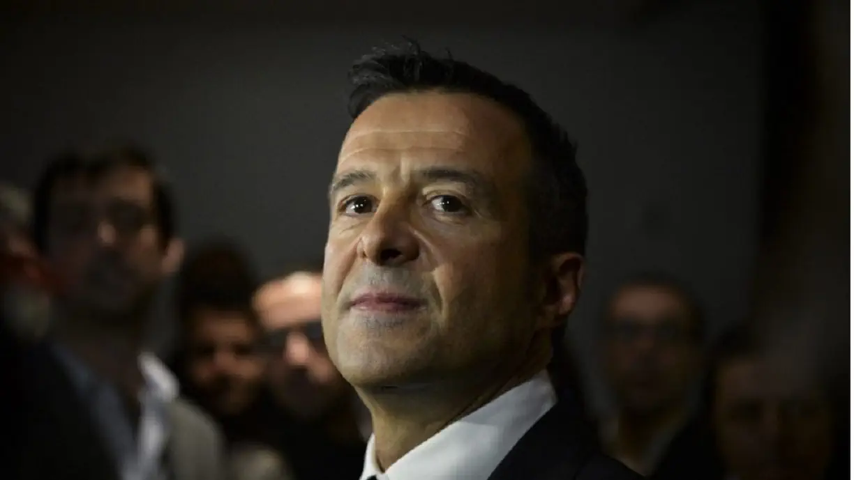 Jorge Mendes 'mete as mãos à obra' e já resolve futuro de atleta associado ao Benfica