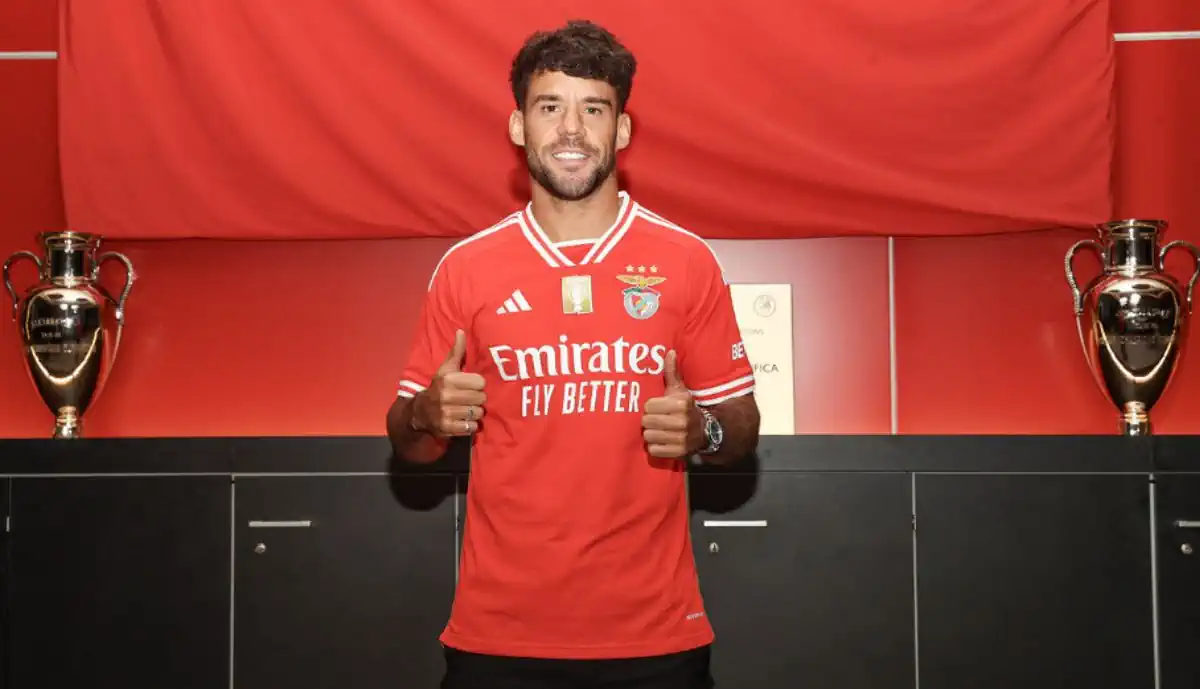 Juan Bernat regressou aos treinos do Benfica