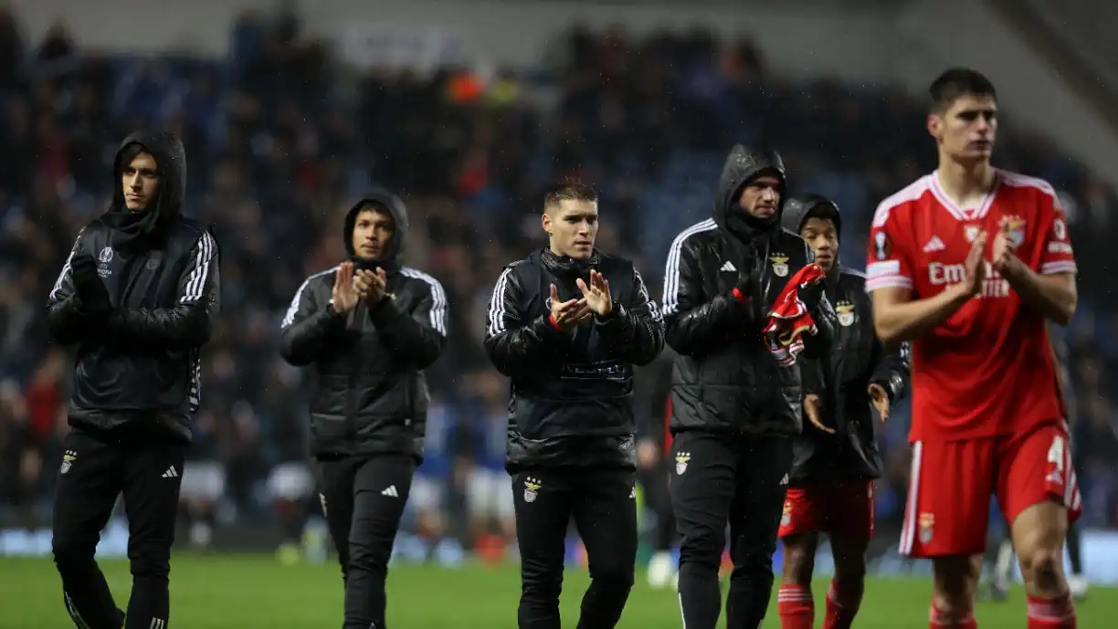 Jogadores do Benfica após a vitória da última noite em Ibrox