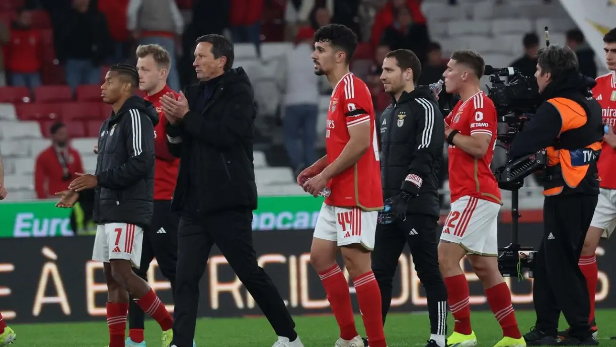 Com Tomás Araújo a 'acelerar' para sair do 'estaleiro', Schmidt tem nova 'dor de cabeça' no Benfica