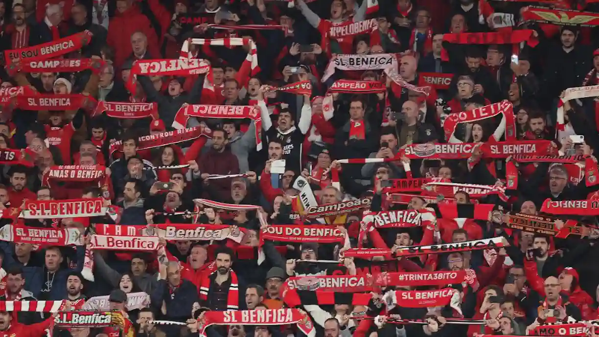 É o adeus: Benfica empata, mas é 'empurrado' para fora da Liga Europa