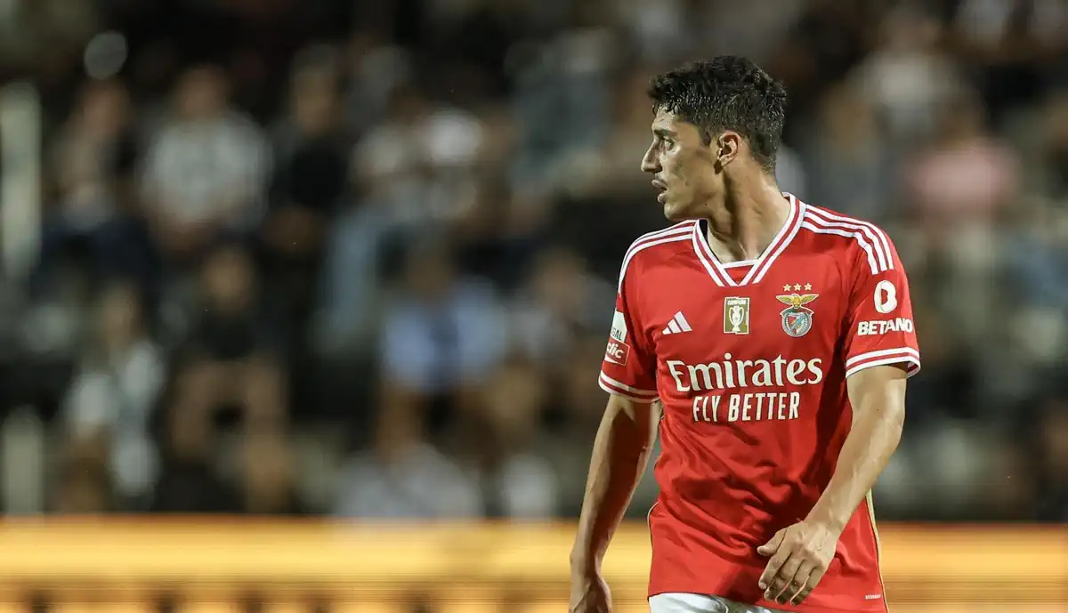 Tiago Gouveia voltou a ser 'ordem de paz' no Farense - Benfica