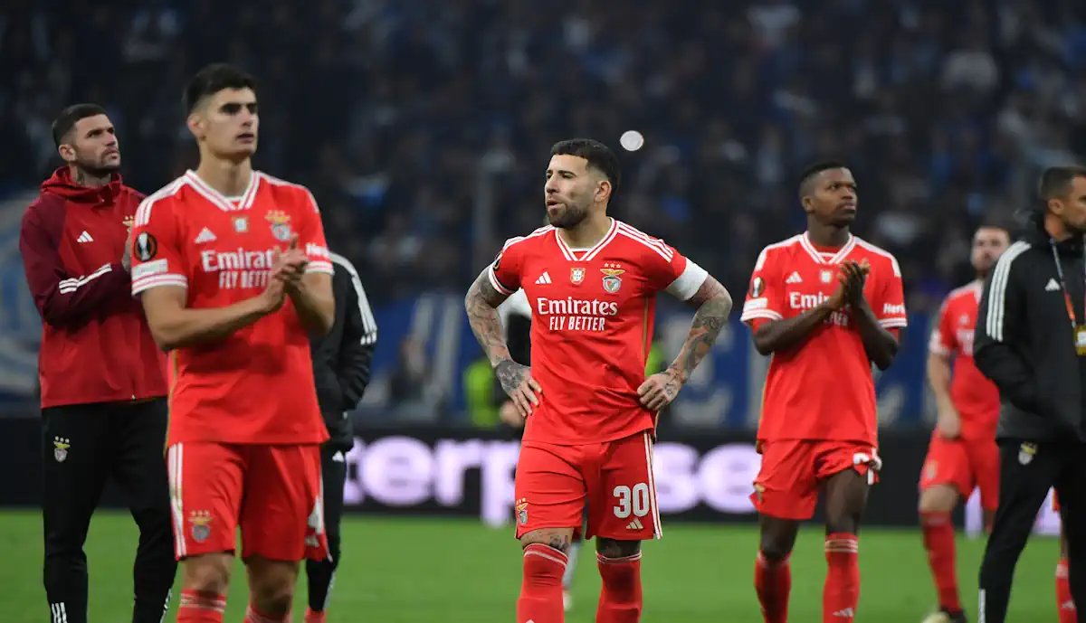Após eliminação da Liga Europa, craque do Benfica reage: "Quando falha um, falham todos"
