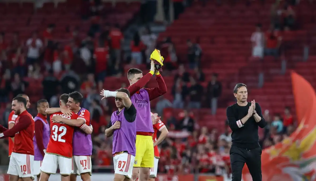Benfica de Roger Schmidt recebe 'surpresa' de adeptos na Luz após a derrota em Famalicão