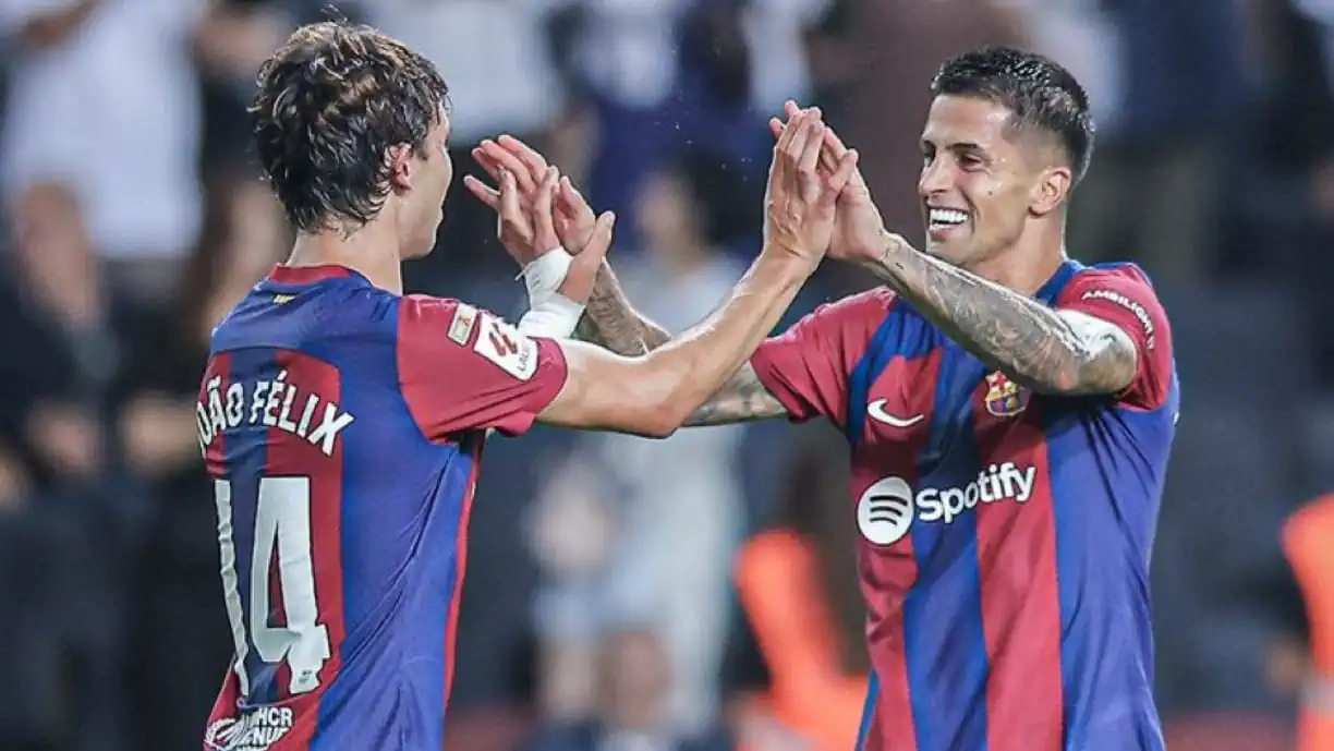 Com Cancelo e Félix ao barulho, Barcelona de dupla ex Benfica vence jogo decisivo