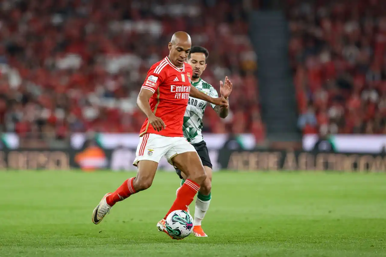 Fecho de dossiê no Benfica! Está definido o futuro de João Mário na próxima temporada