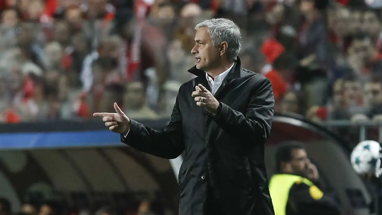 Lenda inglesa recorda José Mourinho e destaca confiança de ex Benfica: " Estávamos todos borrados"