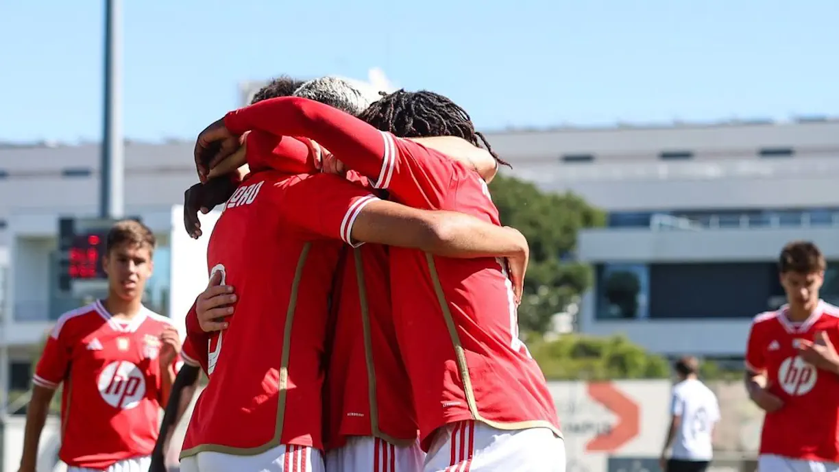 Os juvenis do Benfica vão disputar a jornada 10 com o Sporting