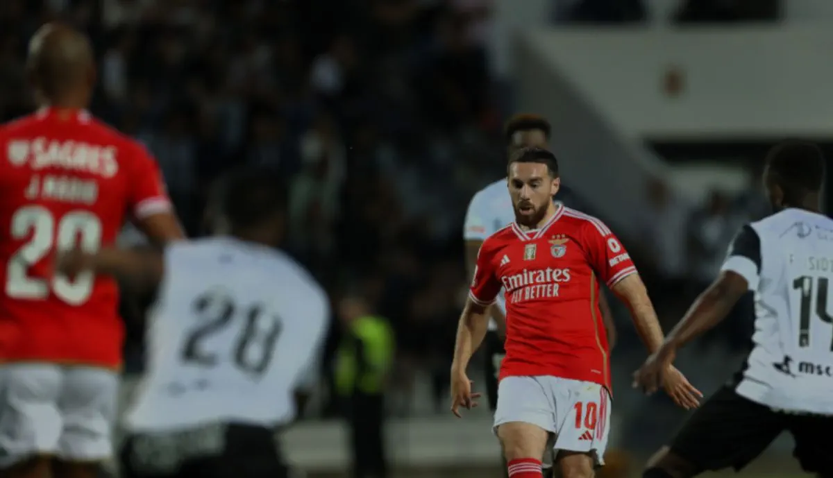 Benfica afasta fantasmas e vence Farense 