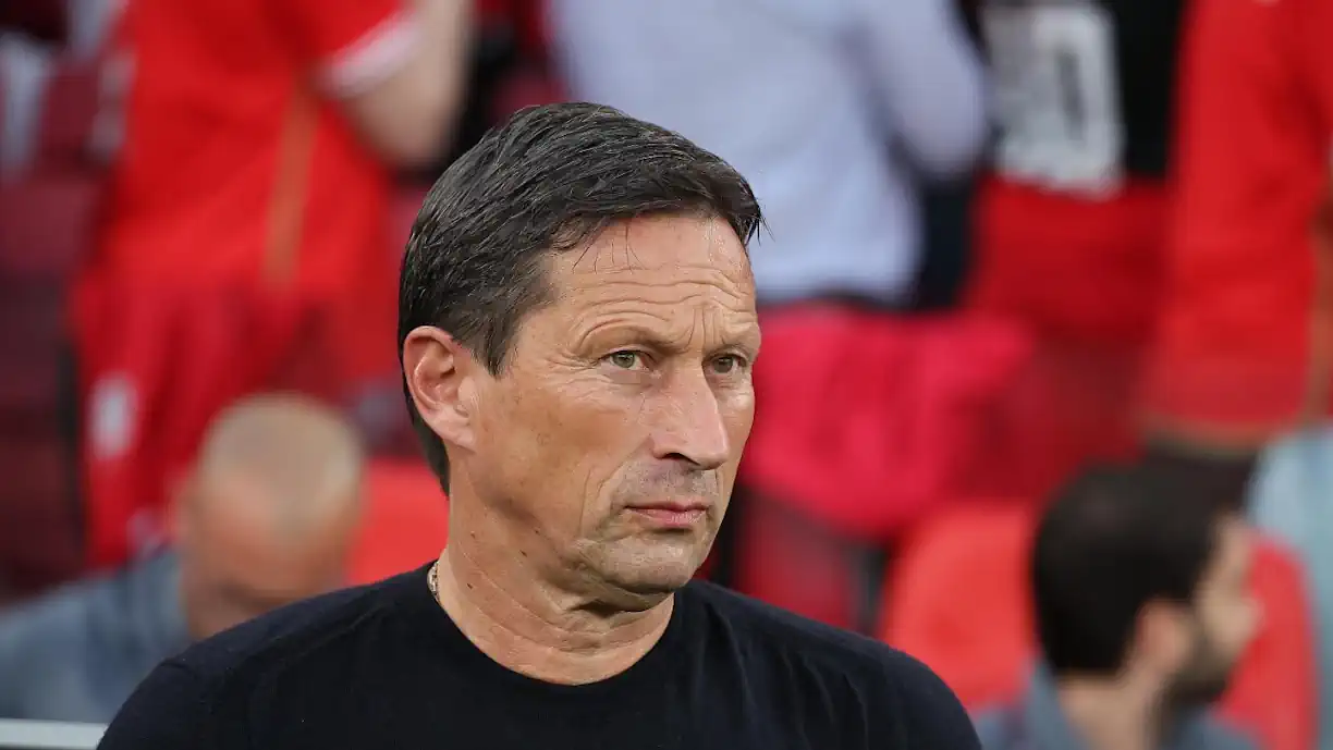 Roger Schmidt viveu momentos de tensão no Farense - Benfica