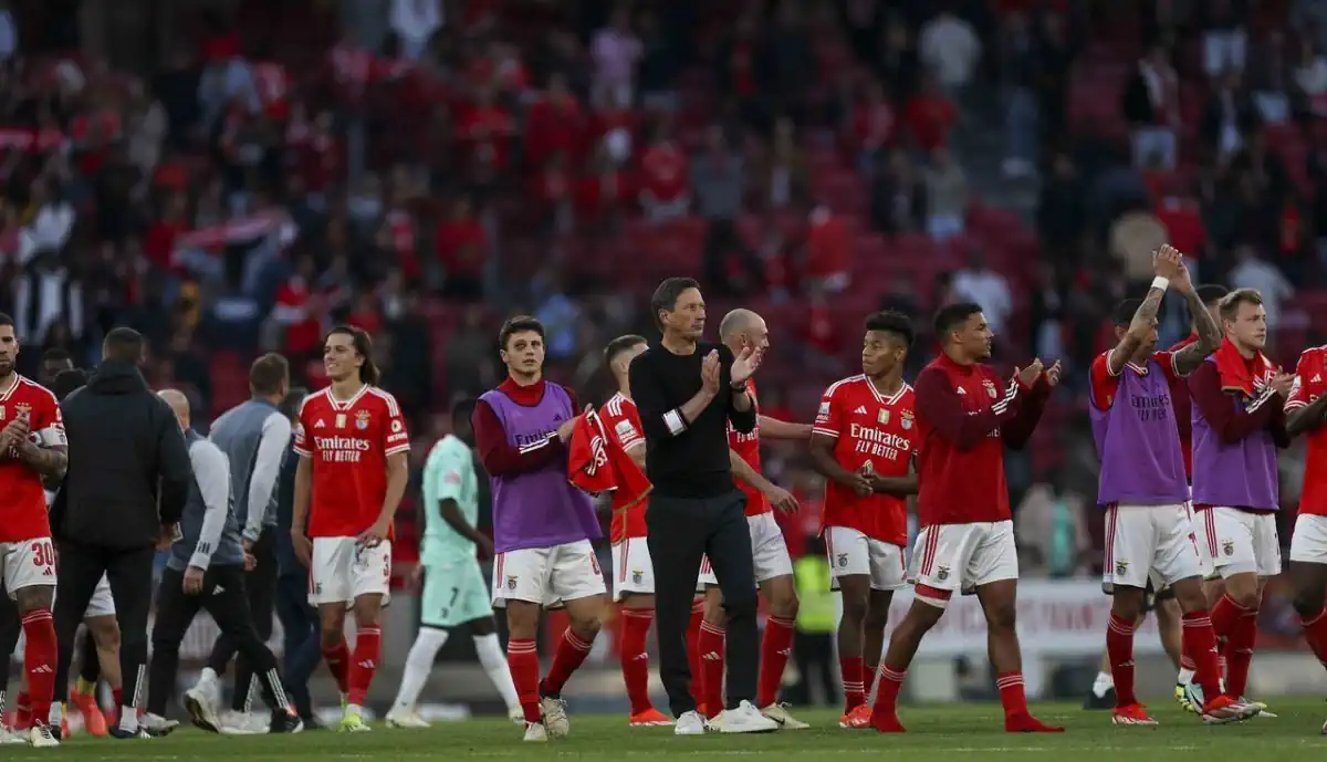  Roger Schmidt, e dirigentes do Benfica, que entrou diretamente na Champions, têm agora motivos para sorrir 
