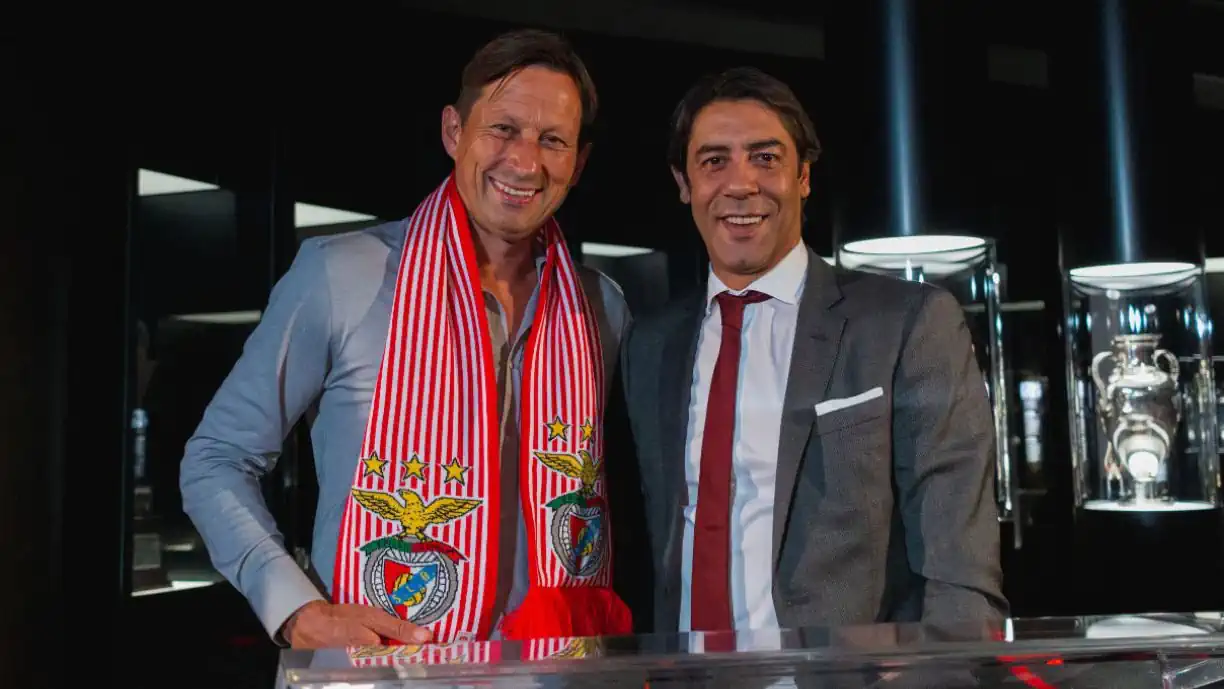 Com Rui Costa 'metido ao barulho', Roger Schmidt 'aponta dedo' à imprensa: "No Benfica, tudo é..."