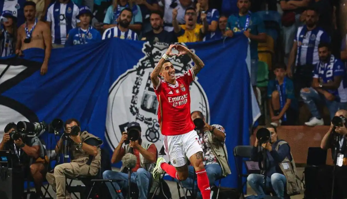 Di María, camisola 11 do Benfica, já fuzilou por várias vezes o Porto, nomeadamente na Supertaça, em Aveiro 