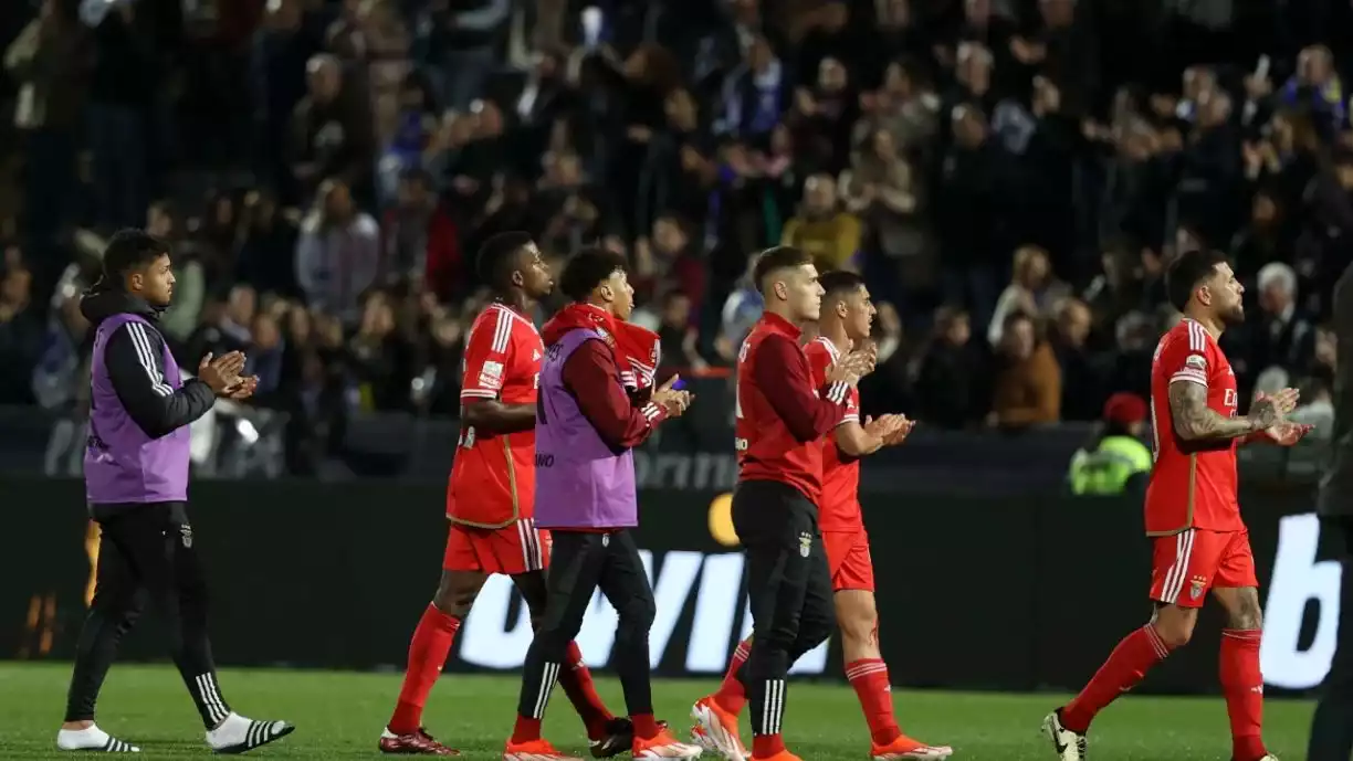 Benfica e Roger Schmidt enfrentaram mar de revolta no final do encontro com Famalicão