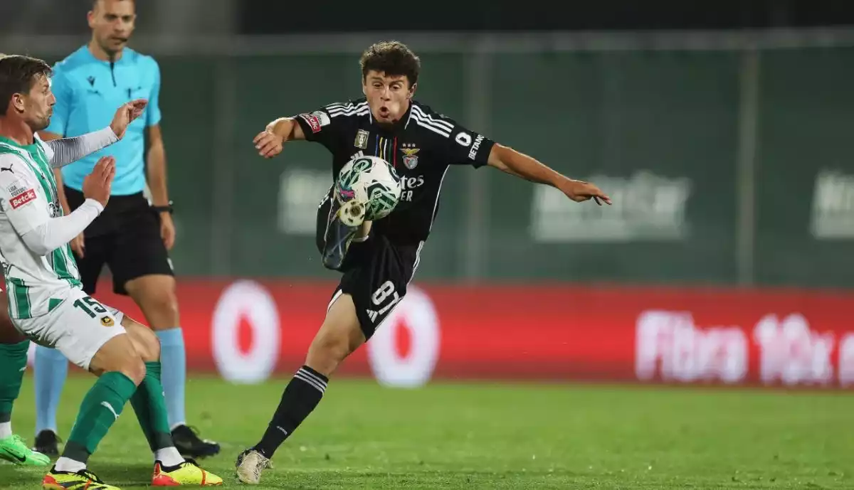 João Neves tem mais um rendido: Ex Benfica destaca qualidade de craque