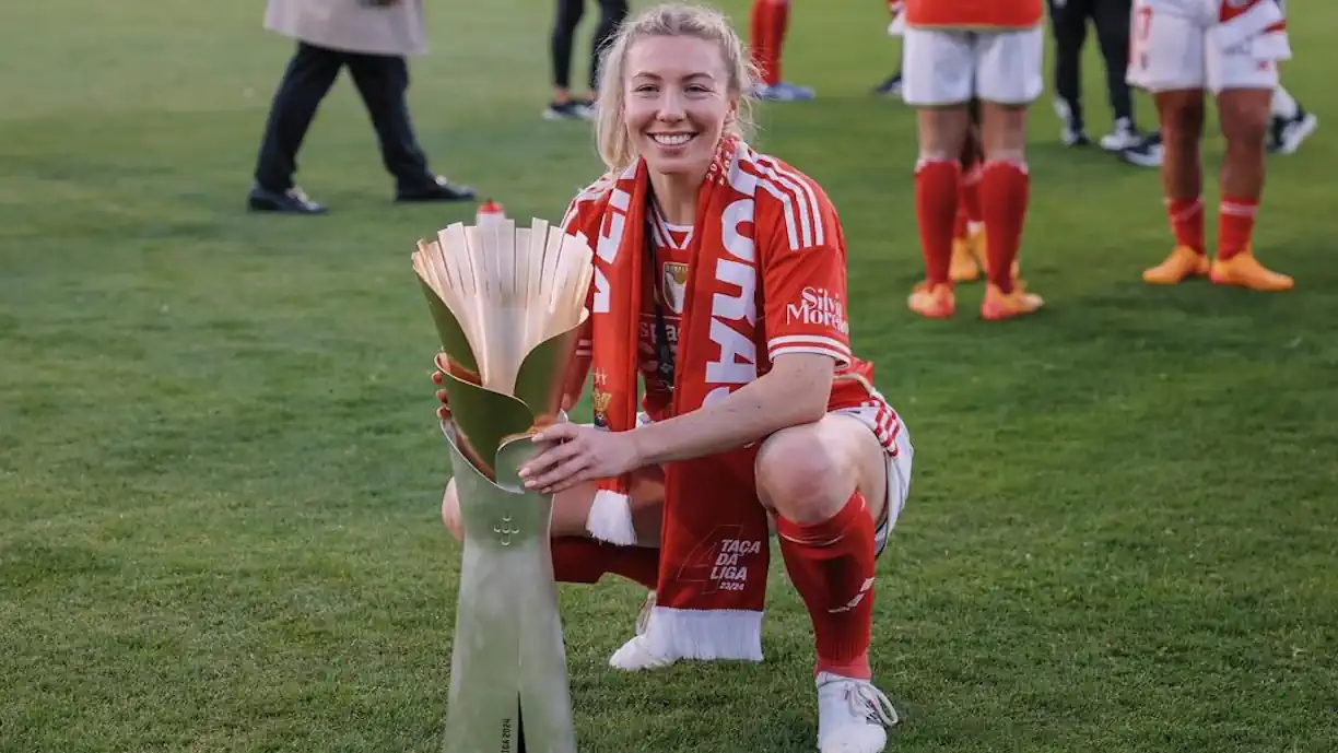 CHANDRA DAVIDSON DÁ COM A LÍNGUA NOS DENTES SOBRE TRAIÇÃO AO SPORTING COM O BENFICA