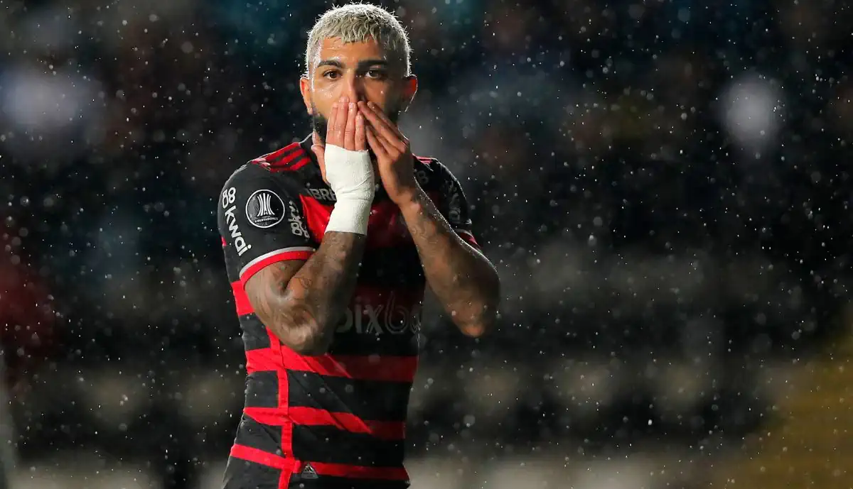 Ex Benfica mete a pata na poça: após ser apanhado com camisola do Corinthians, Gabigol explica tudo