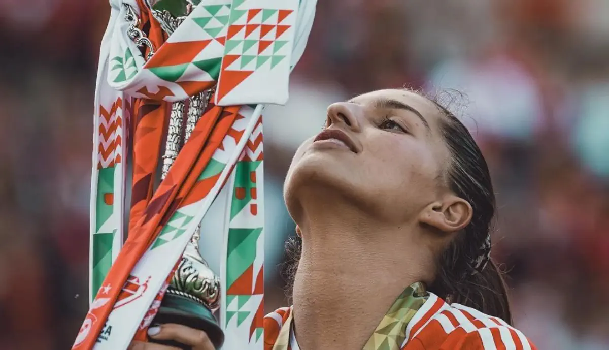 Kika Nazareth, uma das grandes figuras do futebol feminino do Benfica, pode estar de saída do Clube da Luz e já há eventuais destinos