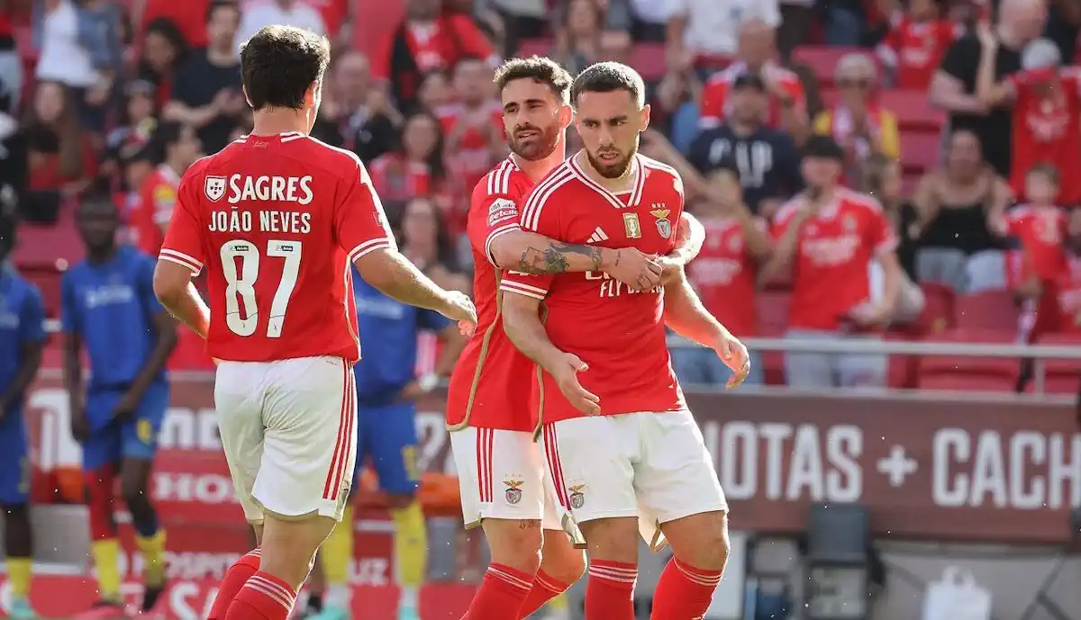 Benfica no EURO! João Neves e Orkun Kokçu protagonizam momento bonito depois do Portugal-Turquia