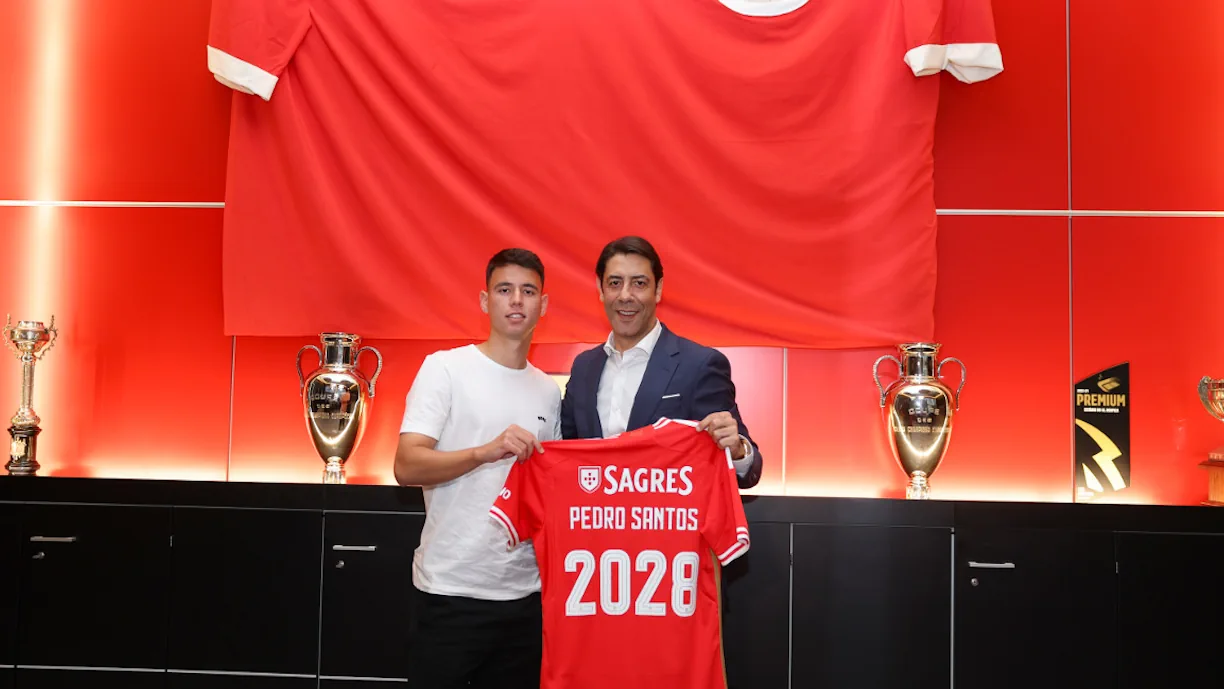 Pedro Santos renova com o Benfica