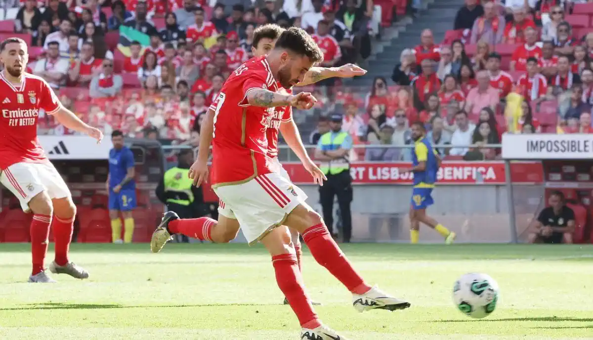 Gigante europeu 'pisca olho' a Rafa que está de saída do Benfica