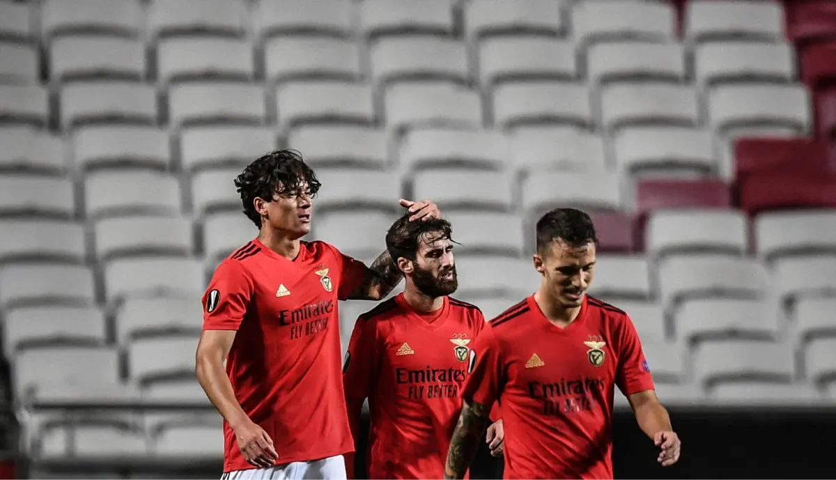 Atacante que passou pelo Benfica ignora as redes sociais