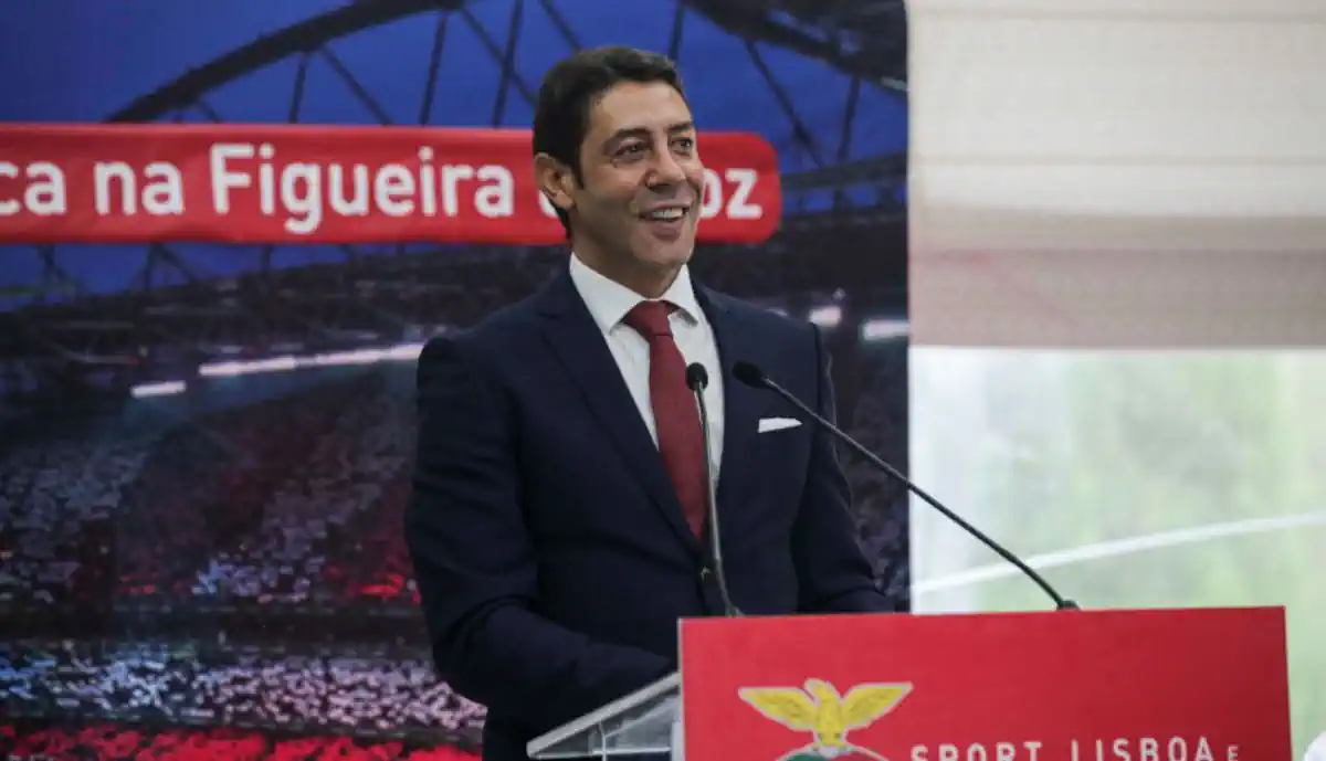 Rui Costa deverá continuar a apostar na permanência de Roger Schmidt no Benfica 