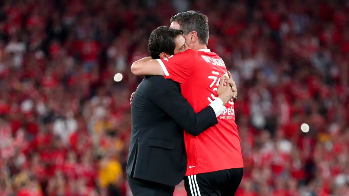 Rui Costa e Schmidt têm boas notícias relativas a titular do Benfica