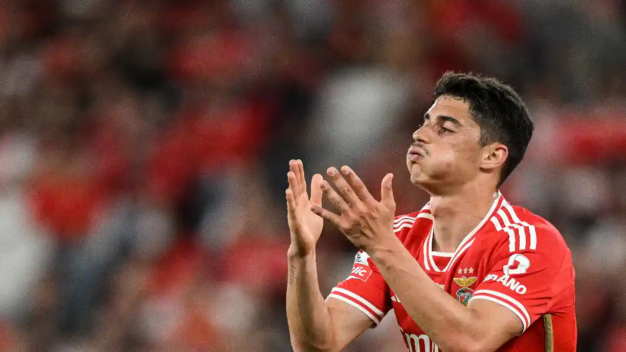 Emblema internacional quer levar Tiago Gouveia do Benfica: "Oportunidade existe"