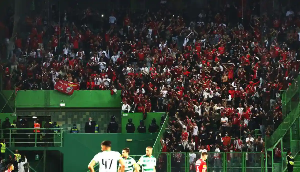 Médio formado no Benfica lesiona-se e está em dúvida para jogo em Alvalade