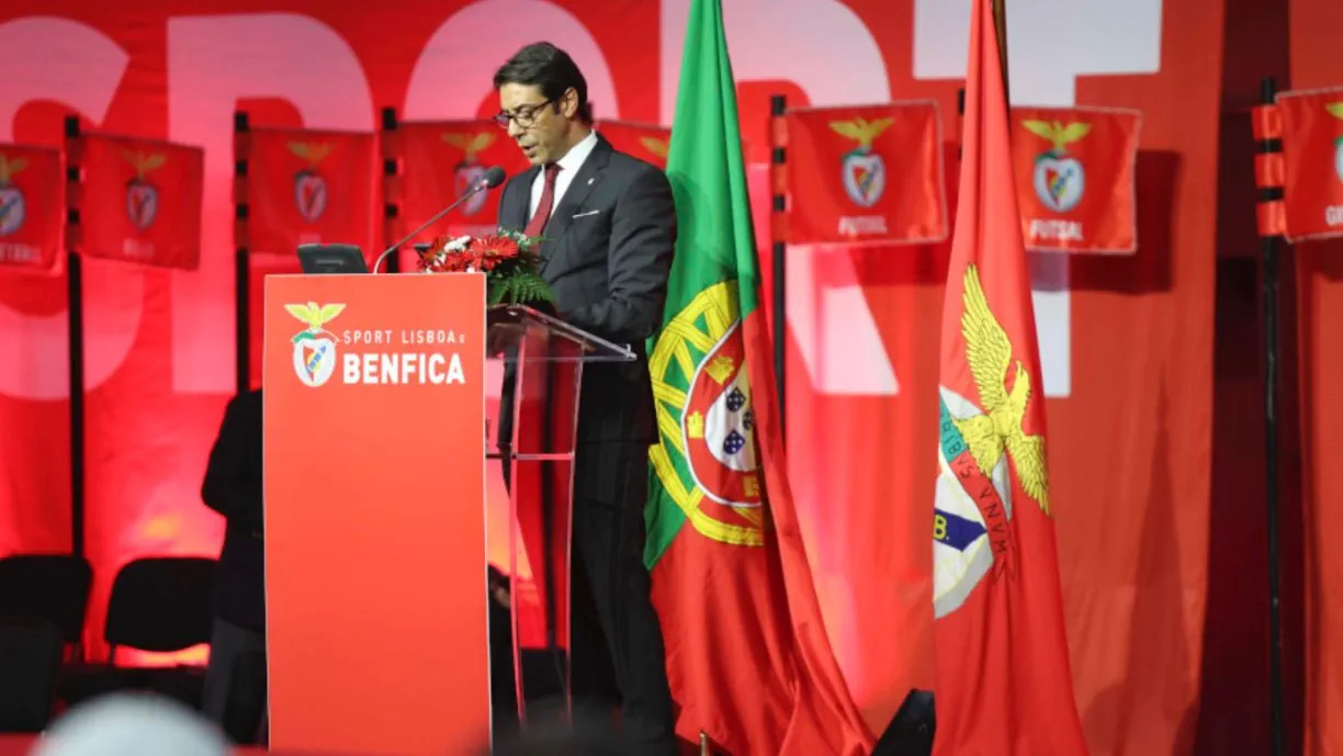 Com pedido de demissão pelo meio, Rui Costa deixa garantia na Assembleia Geral do Benfica