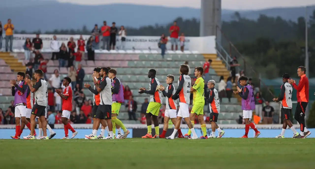Benfica volta mais forte  e "reacende esperança" com reforços Pavlidis e Leandro Barreiro