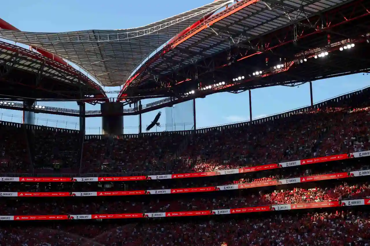 Estádio da Luz está de parabéns e craques do Benfica não deixam passar o momento (Vídeo)