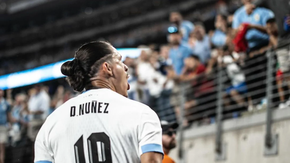 Ex Benfica Darwin Núñez leva Uruguai para os quartos-de-final da Copa América