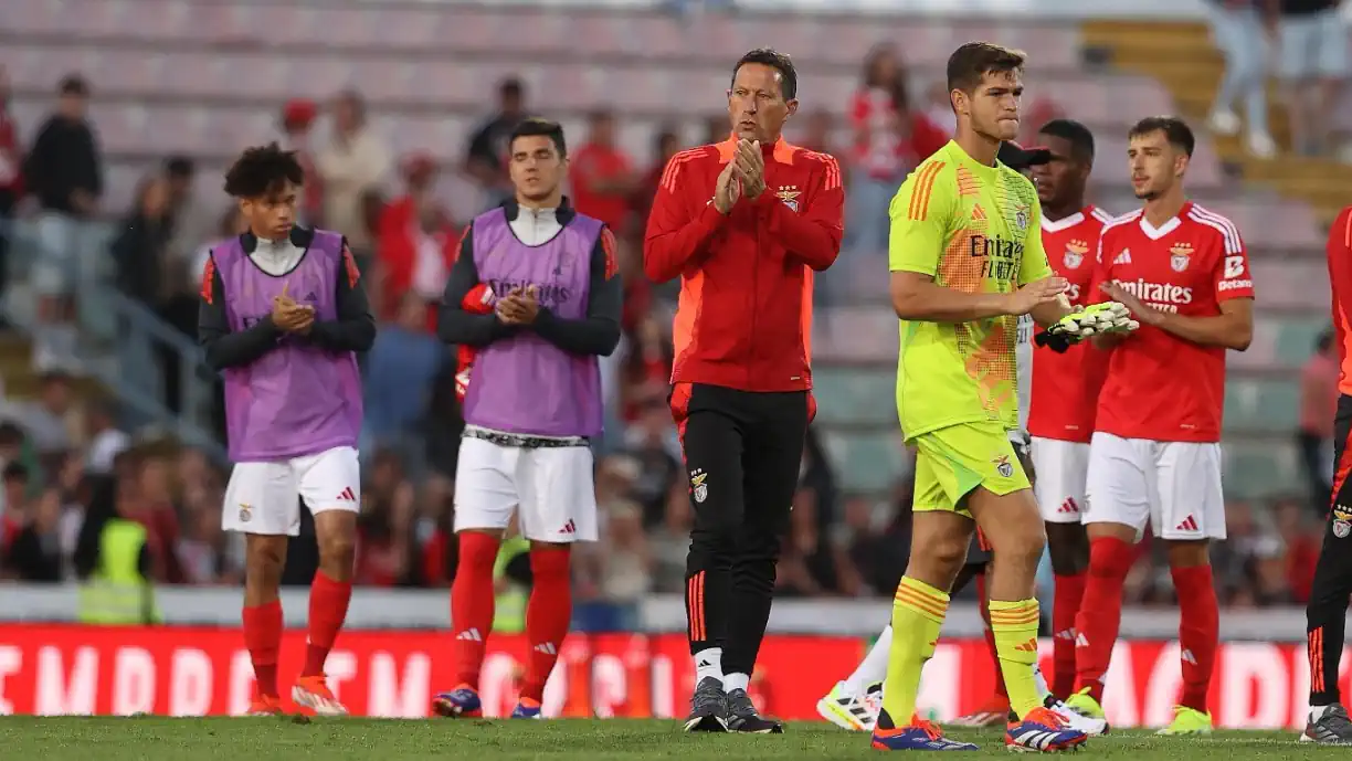 Roger Schmidt mexe e surpreende: eis o onze do Benfica para defrontar o Almería