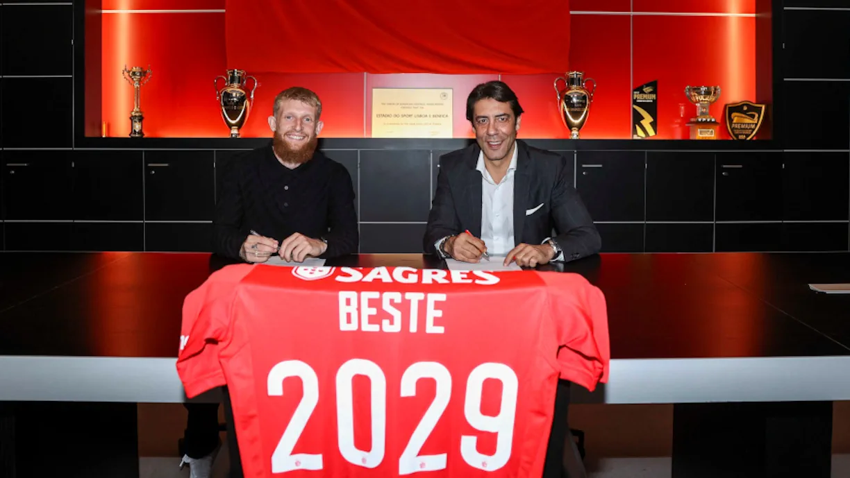 Chegar, assinar e treinar! Beste já tem data para se juntar à pré-temporada do Benfica