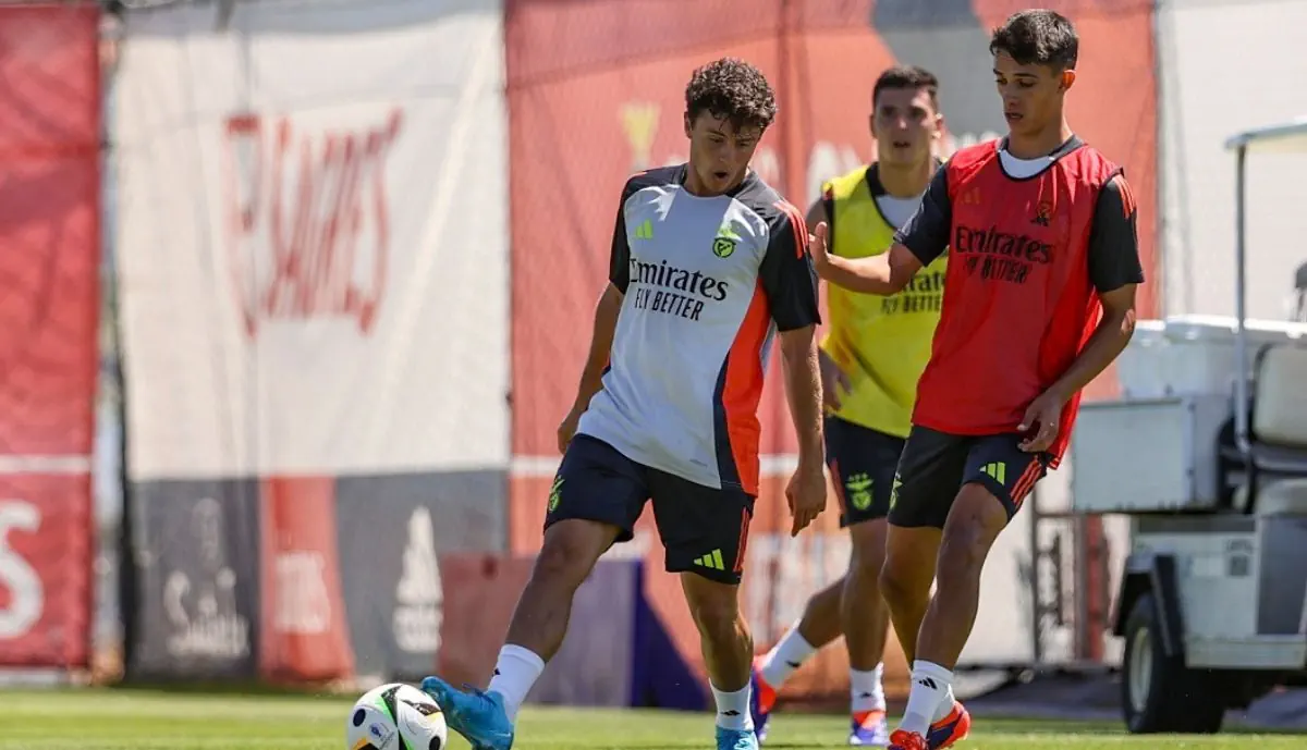 João Neves pode trocar o Benfica pelo PSG já neste mercado e há reunião marcada 