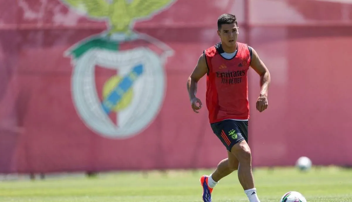 Martim Neto afinal pode ficar no Benfica, após ter brilhado contra o Fulham 