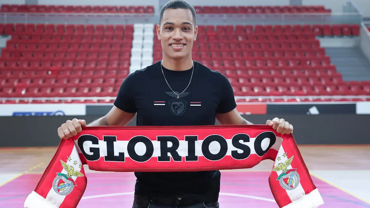 Pablo Natan renova contrato com o Benfica