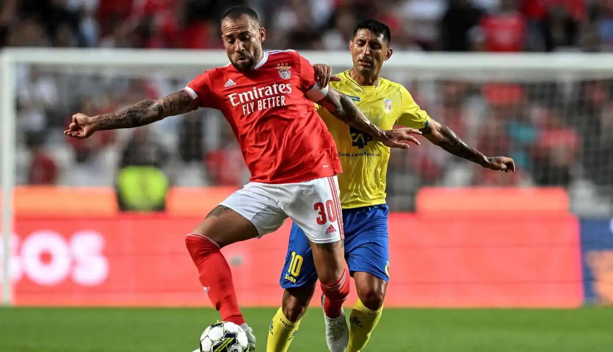 Ex Sporting Alan Ruiz assume lugar de Schmidt e escolhe titular do Benfica